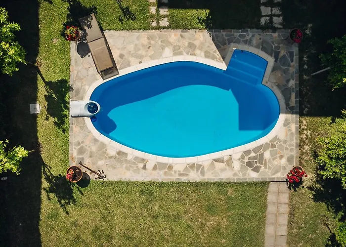 Private Pool פאליאורי